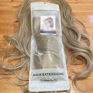 NWT - Invisible wire hair extensions. 15.7” beach blond
